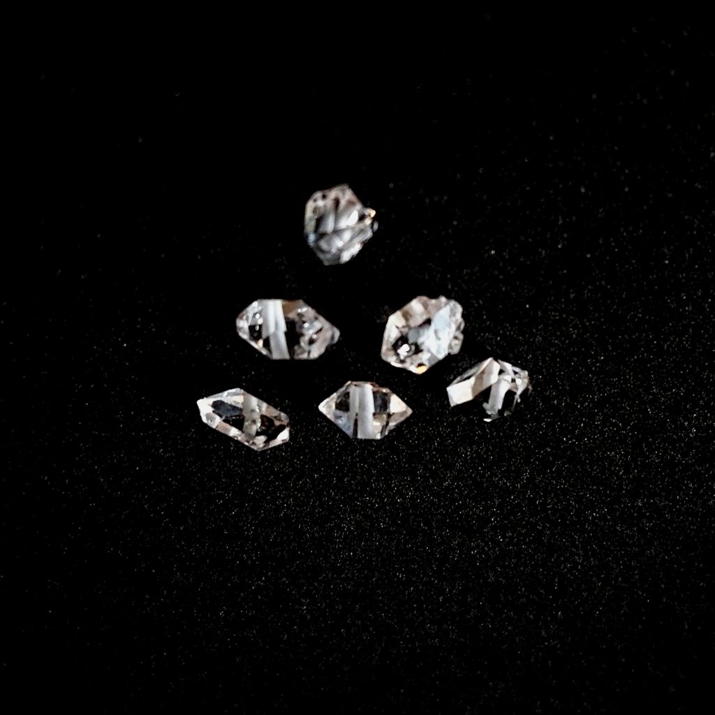 ハーキマーダイヤモンド 選び方 ダイヤモンドクォーツとは ハーキマーダイヤモンド ダイヤモンド 違い ハーキマーダイヤモンド 不思議