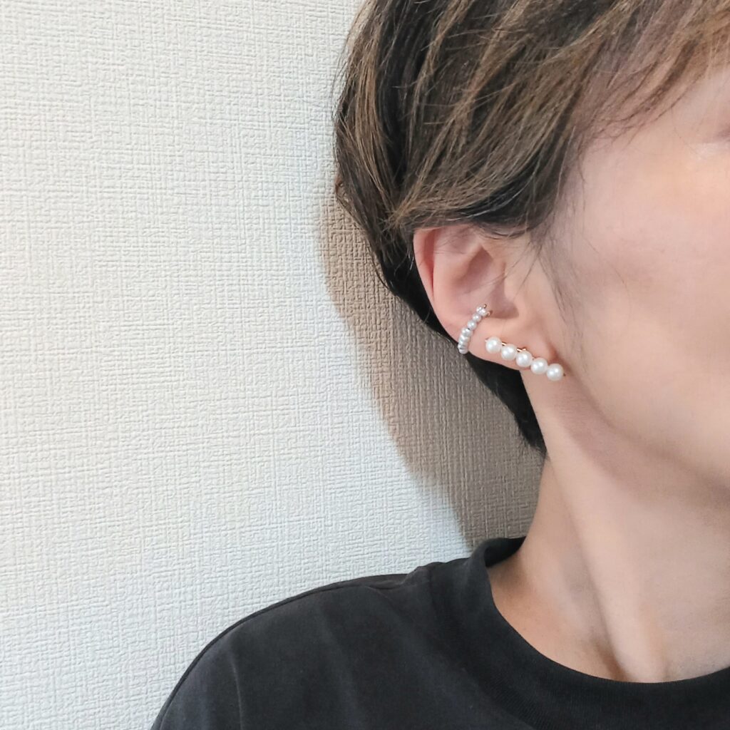 パールイヤーカフとピアスの組み合わせスタイリング